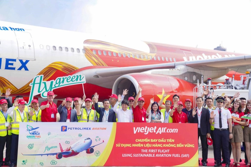 Ông Đinh Việt Phương, Tổng Giám đốc Vietjet, nhấn mạnh rằng hai chuyến bay này mang lại trải nghiệm thân thiện với môi trường