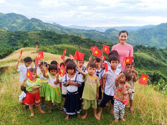 Nhà giáo công tác ở nơi đặc biệt khó khăn vùng đồng bào dân tộc thiểu số, miền núi, vùng bãi ngang, ven biển và hải đảo được ưu tiên trong chế độ tiền lương và phụ cấp cao hơn so với các nhà giáo khác.