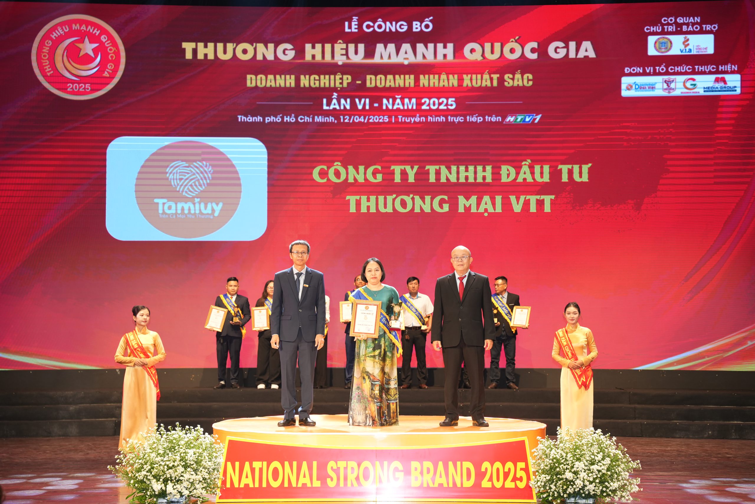 Công ty TNHH Đầu tư Thương mại VTT được vinh danh Top 30 Thương hiệu mạnh Quốc gia 2025